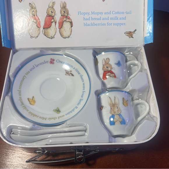 Beatrix Potter Peter Rabbit Children's Tea Set - Picture 2 of 4